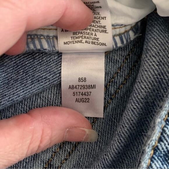 Abound High Rise Distressed Mom Jeans Size 29 Medium Wash Cotton NWT - Picture 4 of 5